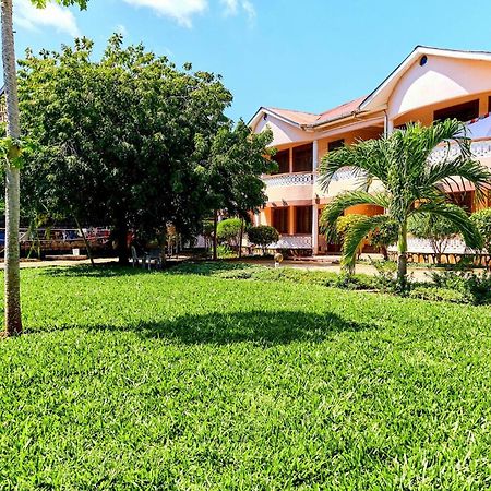 Diani Beach Gold Apartments エクステリア 写真